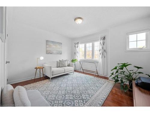 3357 Hayhurst Crescent, Oakville, ON - Indoor Photo Showing Living Room