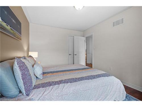 3357 Hayhurst Crescent, Oakville, ON - Indoor Photo Showing Bedroom