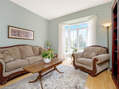 15 Trillium Terrace, Halton Hills, ON - Indoor Photo Showing Living Room