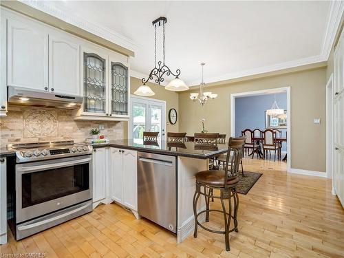 15 Trillium Terrace, Halton Hills, ON - Indoor Photo Showing Kitchen With Upgraded Kitchen