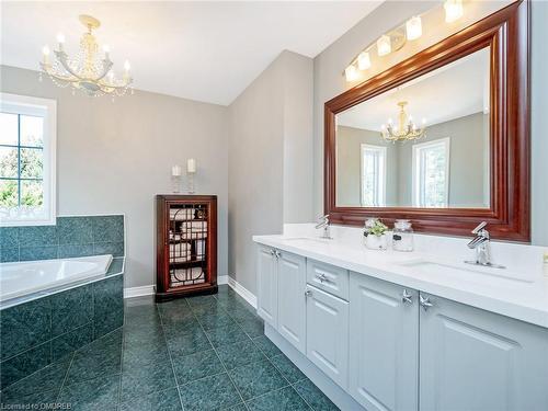 15 Trillium Terrace, Halton Hills, ON - Indoor Photo Showing Bathroom