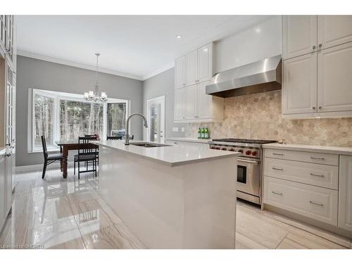 810 Belhaven Crescent, Burlington, ON - Indoor Photo Showing Kitchen With Upgraded Kitchen