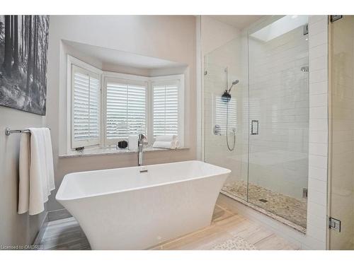 810 Belhaven Crescent, Burlington, ON - Indoor Photo Showing Bathroom