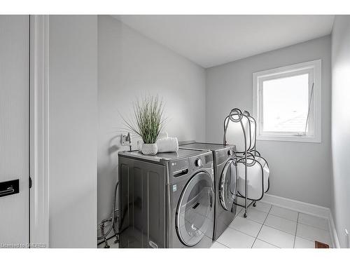2284 Foxhole Circle, Oakville, ON - Indoor Photo Showing Laundry Room