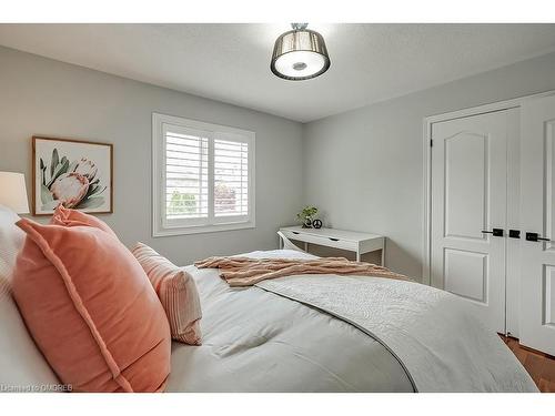 2284 Foxhole Circle, Oakville, ON - Indoor Photo Showing Bedroom