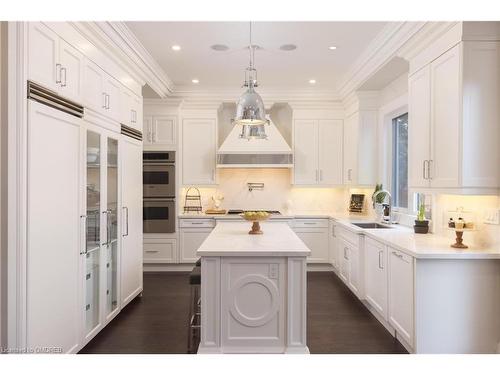 1325 Sheldon Avenue, Oakville, ON - Indoor Photo Showing Kitchen With Upgraded Kitchen