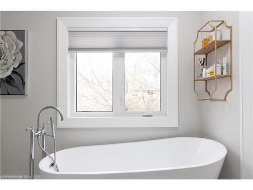 1325 Sheldon Avenue, Oakville, ON - Indoor Photo Showing Bathroom