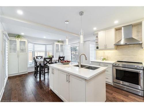 800 Clements Drive, Milton, ON - Indoor Photo Showing Kitchen With Double Sink With Upgraded Kitchen