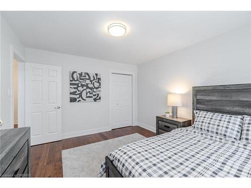 800 Clements Drive, Milton, ON - Indoor Photo Showing Bedroom