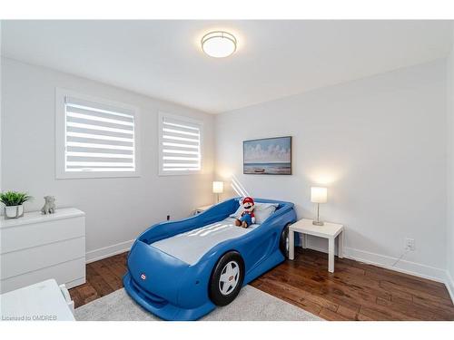 800 Clements Drive, Milton, ON - Indoor Photo Showing Bedroom