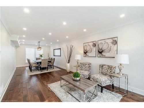 800 Clements Drive, Milton, ON - Indoor Photo Showing Living Room