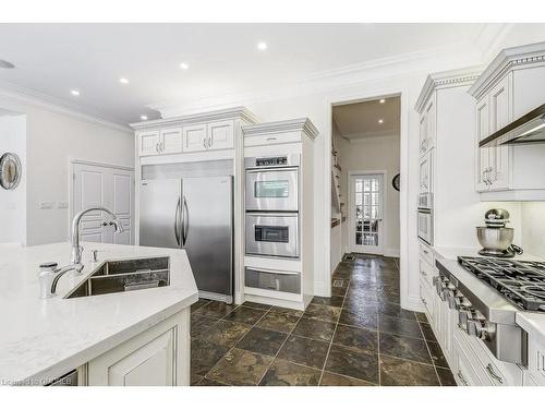 168 Diiorio Circle, Ancaster, ON - Indoor Photo Showing Kitchen With Double Sink With Upgraded Kitchen