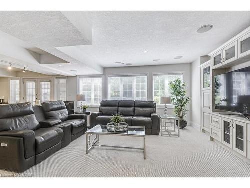 168 Diiorio Circle, Ancaster, ON - Indoor Photo Showing Living Room