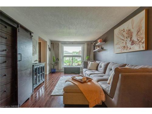 96 Montana Crescent, Kitchener, ON - Indoor Photo Showing Living Room