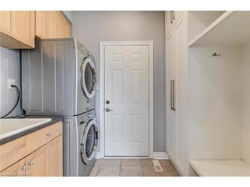 2216 Lapsley Crescent, Oakville, ON - Indoor Photo Showing Laundry Room