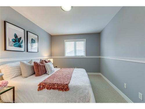 2216 Lapsley Crescent, Oakville, ON - Indoor Photo Showing Bedroom