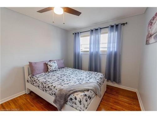 2389 Barclay Road, Burlington, ON - Indoor Photo Showing Bedroom