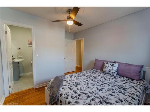 2389 Barclay Road, Burlington, ON - Indoor Photo Showing Bedroom