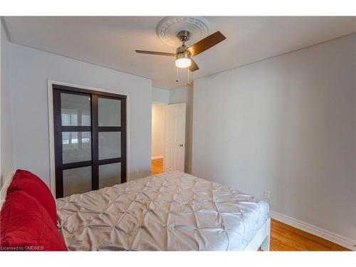 2389 Barclay Road, Burlington, ON - Indoor Photo Showing Bedroom