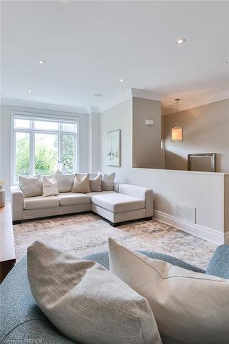 4-116 Waterside Drive, Mississauga, ON - Indoor Photo Showing Living Room