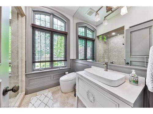 1420 Stavebank Road, Mississauga, ON - Indoor Photo Showing Bathroom