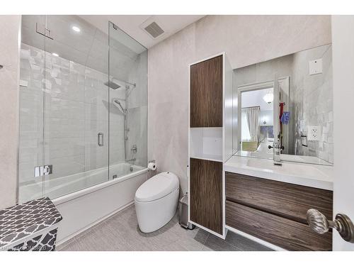 1420 Stavebank Road, Mississauga, ON - Indoor Photo Showing Bathroom