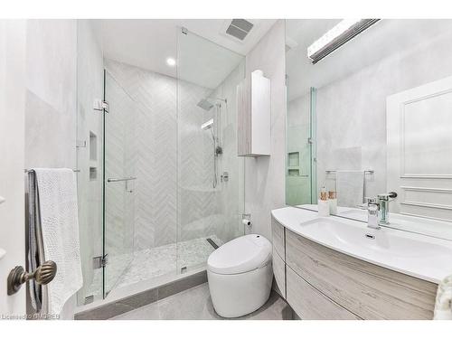 1420 Stavebank Road, Mississauga, ON - Indoor Photo Showing Bathroom