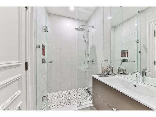 1420 Stavebank Road, Mississauga, ON - Indoor Photo Showing Bathroom
