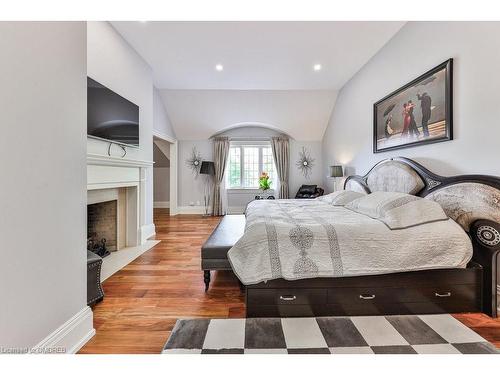 1420 Stavebank Road, Mississauga, ON - Indoor Photo Showing Bedroom