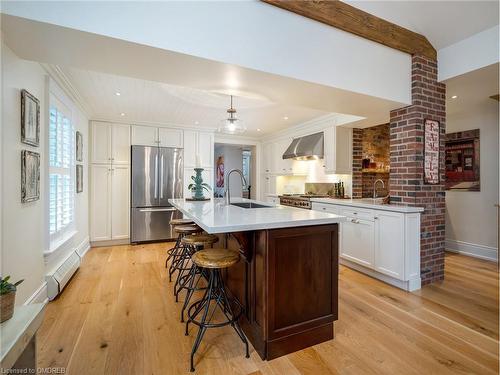 22 Mary Street, Milton, ON - Indoor Photo Showing Kitchen With Upgraded Kitchen