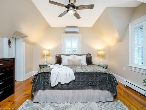 22 Mary Street, Milton, ON - Indoor Photo Showing Bedroom