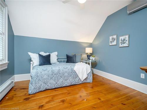 22 Mary Street, Milton, ON - Indoor Photo Showing Bedroom