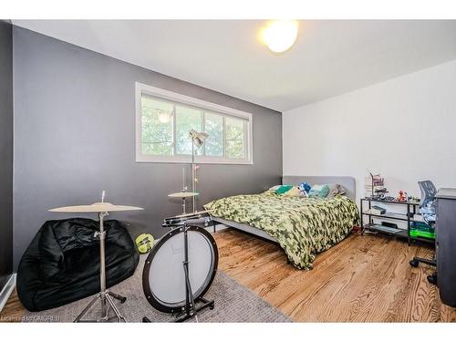 2126 Parkway Drive, Burlington, ON - Indoor Photo Showing Bedroom
