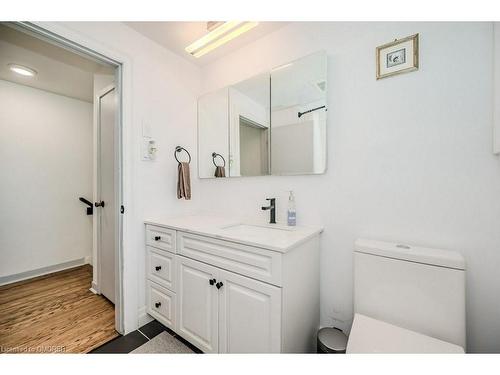 2126 Parkway Drive, Burlington, ON - Indoor Photo Showing Bathroom