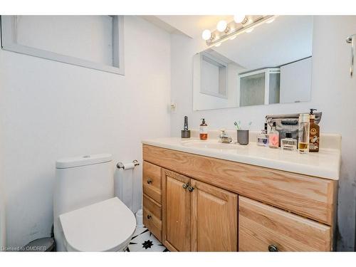 2126 Parkway Drive, Burlington, ON - Indoor Photo Showing Bathroom