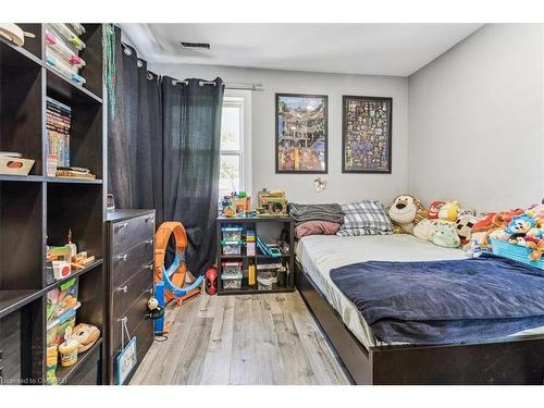 36 Sherbourne Street, St. Catharines, ON - Indoor Photo Showing Bedroom