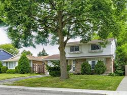 62 Mountbatten Drive  Hamilton, ON L9C 3V5