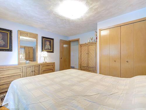 62 Mountbatten Drive, Hamilton, ON - Indoor Photo Showing Bedroom