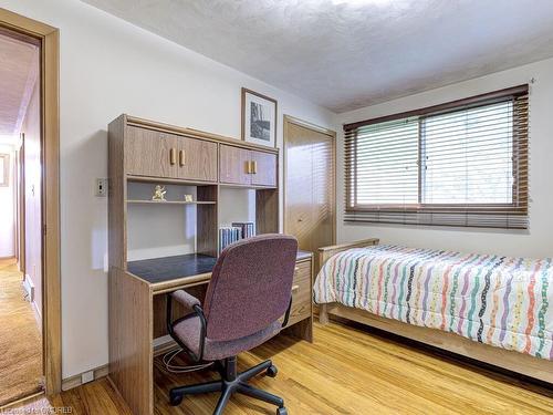 62 Mountbatten Drive, Hamilton, ON - Indoor Photo Showing Bedroom