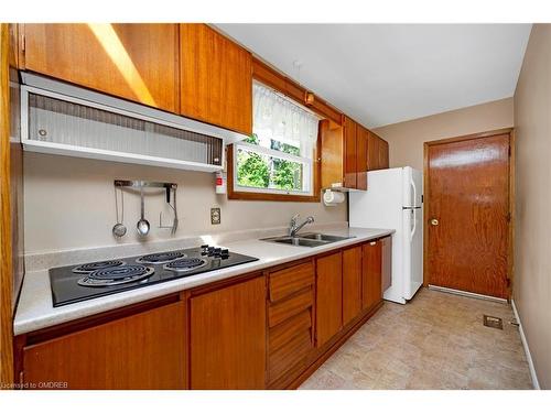 8 Stewarttown Road, Georgetown, ON - Indoor Photo Showing Kitchen With Double Sink