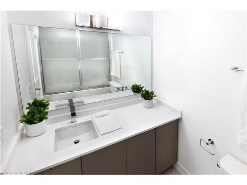 228-3070 Sixth Line, Oakville, ON - Indoor Photo Showing Bathroom