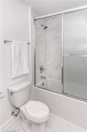 228-3070 Sixth Line, Oakville, ON - Indoor Photo Showing Bathroom