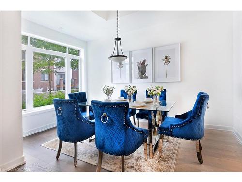 228-3070 Sixth Line, Oakville, ON - Indoor Photo Showing Dining Room