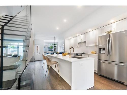 228-3070 Sixth Line, Oakville, ON - Indoor Photo Showing Kitchen With Upgraded Kitchen