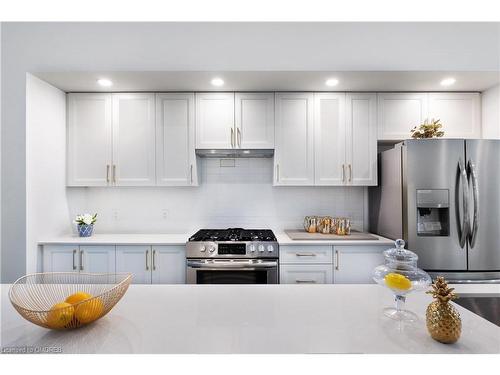 228-3070 Sixth Line, Oakville, ON - Indoor Photo Showing Kitchen