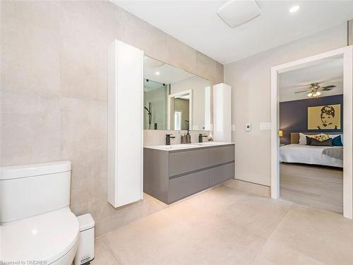 35 Woodlawn Court, Dundas, ON - Indoor Photo Showing Bathroom