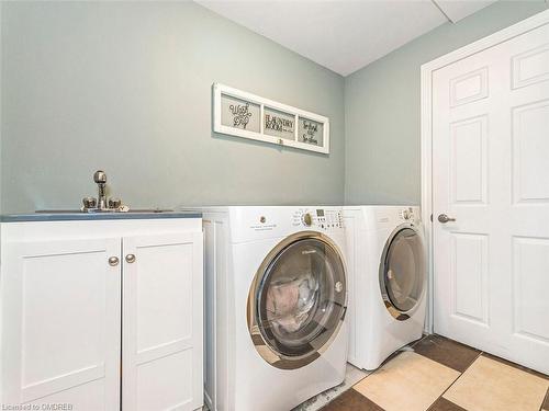 35 Woodlawn Court, Dundas, ON - Indoor Photo Showing Laundry Room