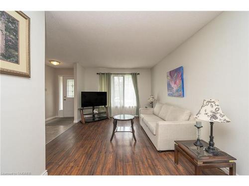 70 Aylmer Crescent, Stoney Creek, ON - Indoor Photo Showing Living Room