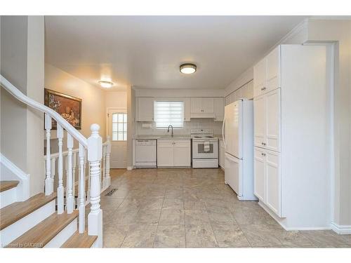 70 Aylmer Crescent, Stoney Creek, ON - Indoor Photo Showing Kitchen