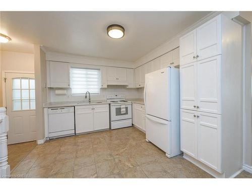 70 Aylmer Crescent, Stoney Creek, ON - Indoor Photo Showing Kitchen